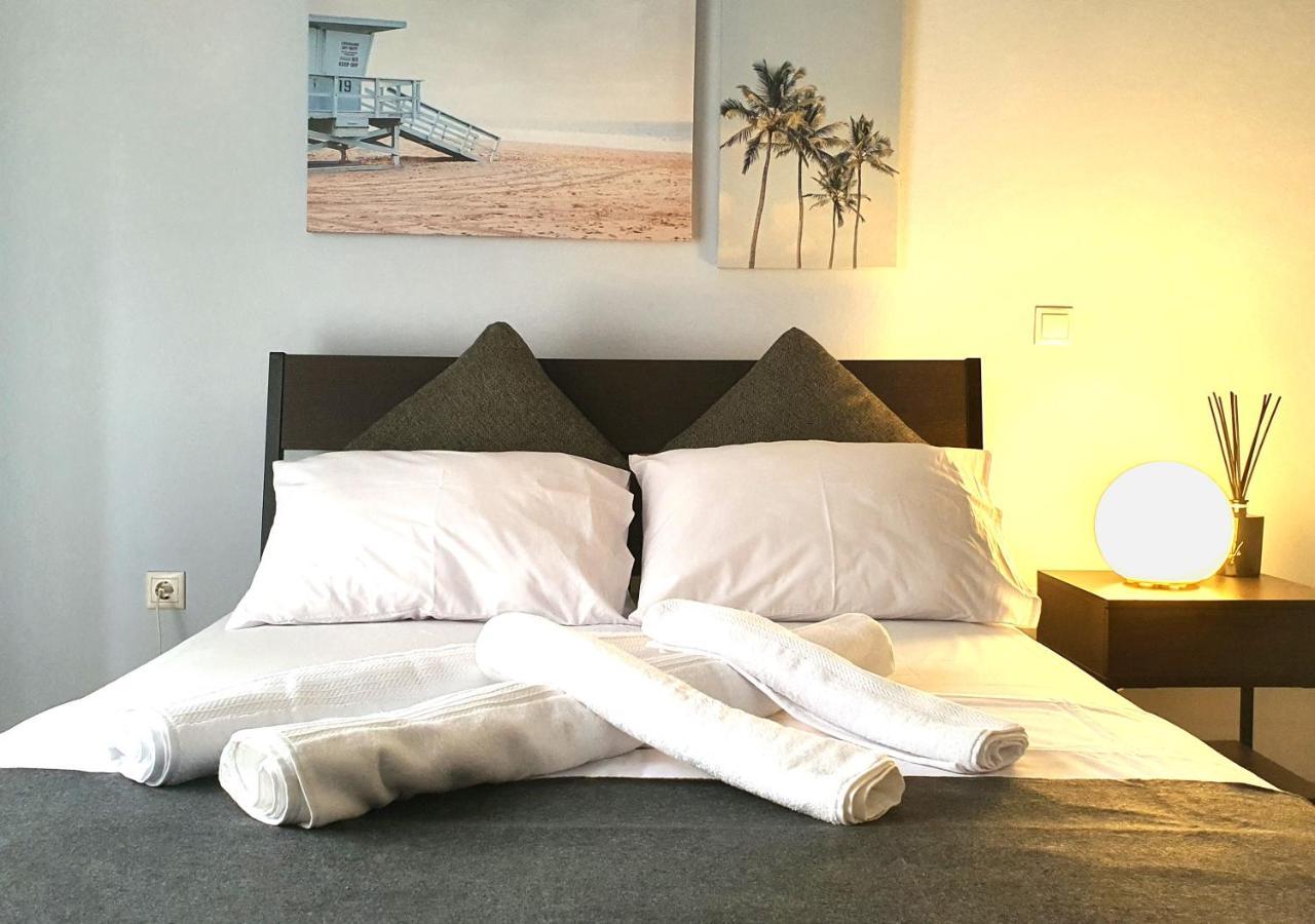 Pame Rentals - Entire Apartment With Free Parking Atenas Exterior foto