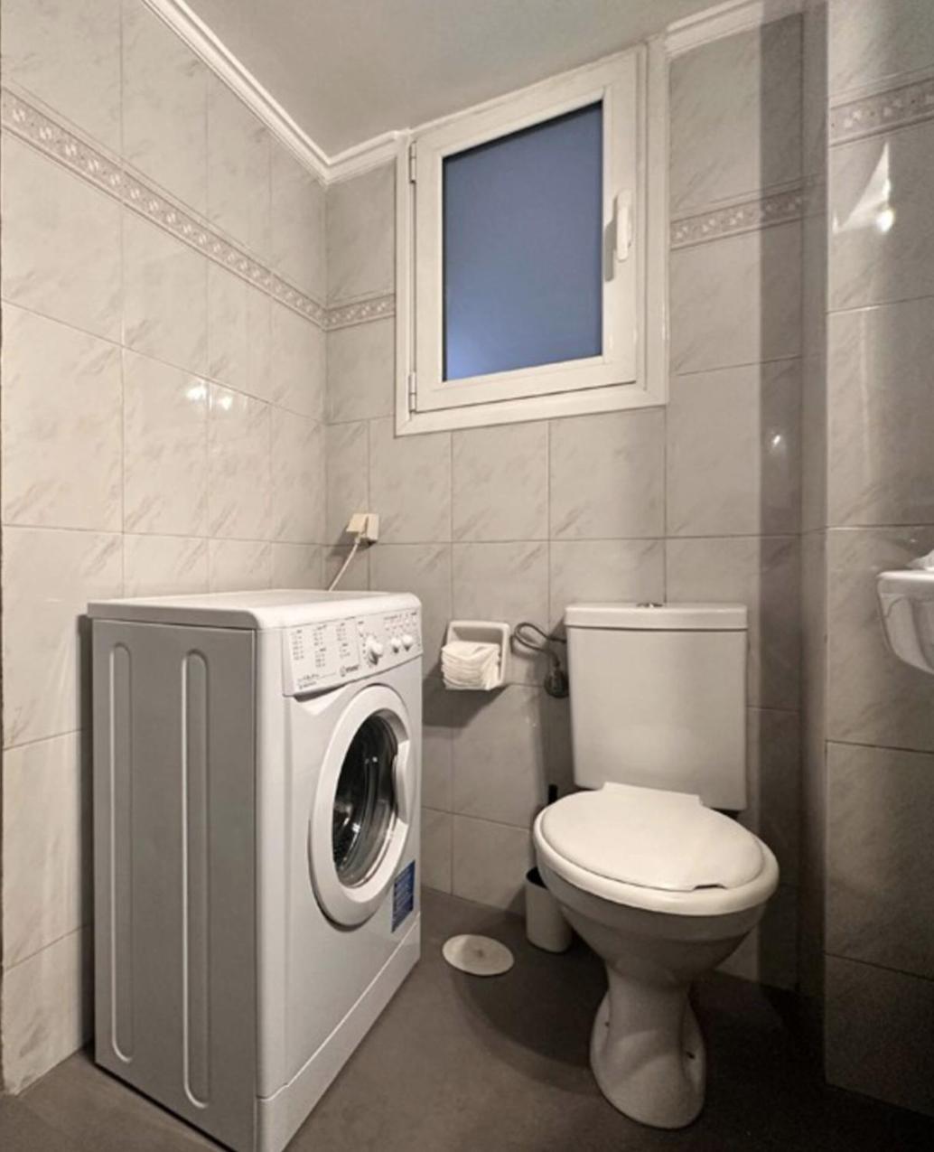 Pame Rentals - Entire Apartment With Free Parking Atenas Exterior foto